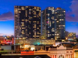 Stylish Fortitude Valley Accommodation Sleeps 6 Resort Amenities - 9