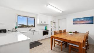 Endymion Is Ideally Situated On The Esplanade - Coffin Bay - 4