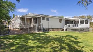 Endymion Is Ideally Situated On The Esplanade - Coffin Bay - 0