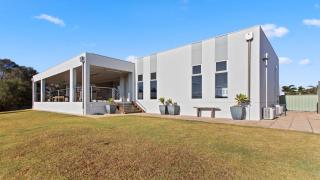 Endeavour View Is A Fantastic - A Modern, 4 Bedroom Holiday Home - Coffin Bay - 9