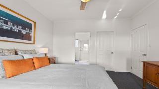 Endeavour View Is A Fantastic - A Modern, 4 Bedroom Holiday Home - 1