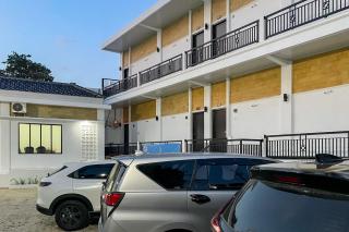 RedDoorz Plus near Alun Alun Majalengka - Cigasong - 2