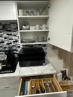 Elegant & Stylish Basement Suite- Private Entrance - Winnipeg - 4