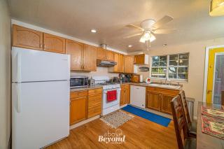 Balmy Blue Beachy Bungalow - 5