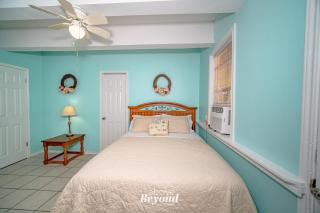 The Little Coconut Cottage - 4