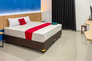 RedDoorz Plus near Alun Alun Majalengka - Cigasong - 0