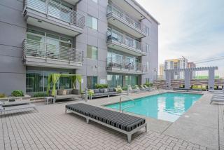 Upscale 2BRDowntown Apartment Balcony & Amenities - Phoenix - 4