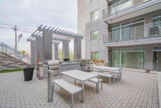 Upscale 2BRDowntown Apartment Balcony & Amenities - Phoenix - 1