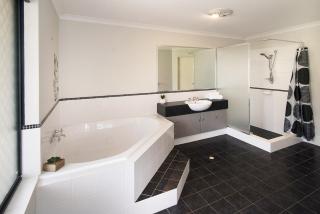 Pebble Beach House- WIFI, Theatre room, Secure yard - 3
