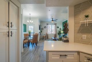 Peaceful Escape - 5 Min to DT - King Bed,WiFi,Park -2041 - 1