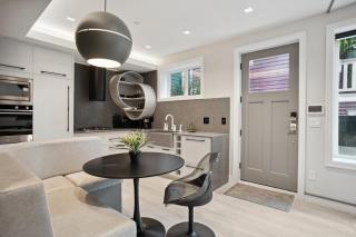 Designer 2BR in Downtown Steps from Sunset Beach - Vancouver - 3