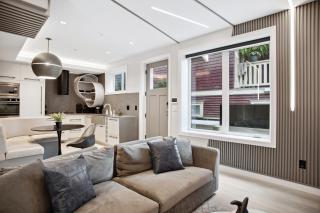 Designer 2BR in Downtown Steps from Sunset Beach - Vancouver - 0