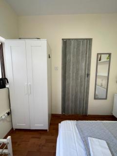 Yard room with private entrance - 8