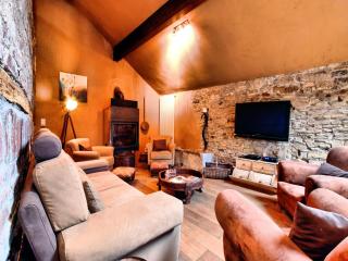 Relaxing Retreat Near Forests - 1