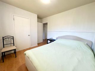 Spacious 4 Bedroom House Near YVR Airport, Transit & Shopping - Richmond - 8