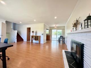 Spacious 4 Bedroom House Near YVR Airport, Transit & Shopping - Richmond - 9