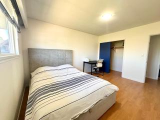 Spacious 4 Bedroom House Near YVR Airport, Transit & Shopping - Richmond - 4