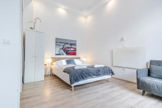 Chic 1BR, 7 Min Walk to Stadthalle Perfect Stay - 4