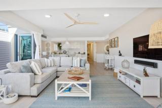 Nautilus 4 on the Beach - 1