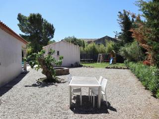 Spacious villa with heated pool and EV charger - 4