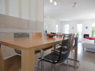 Spacious villa with heated pool and EV charger - 5