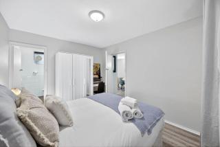 Central & Affordable Stay Near Subiaco Wi-Fi & Parking - 8