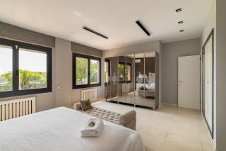Sea View Villa with Spa & BBQ - 3