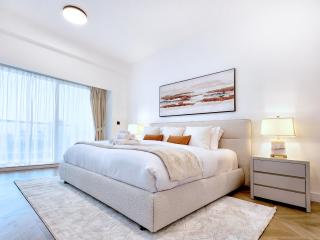 SOLARTE Luxe - New Large 2BR - Marina Promenade - Sea Views - Super King Bed & Workspace - 7