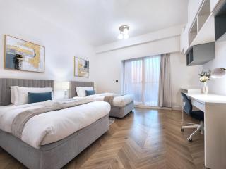 SOLARTE Luxe - New Large 2BR - Marina Promenade - Sea Views - Super King Bed & Workspace - 6