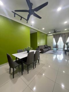 Near MMHE - Fully aircond - Seaview at Meridin Bayvue - 0