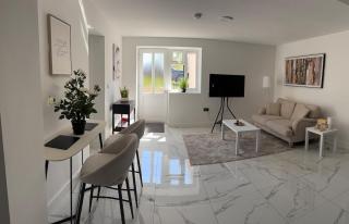 2 bed 2 bath apartment close to city centre, hospital and railway station - Moffat - 0