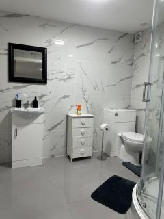 2 bed 2 bath apartment close to city centre, hospital and railway station - Moffat - 8