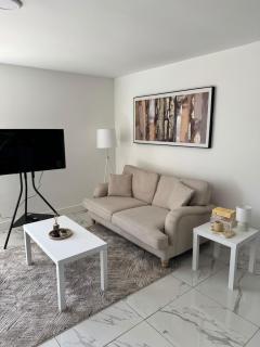 2 bed 2 bath apartment close to city centre, hospital and railway station - 7