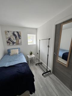 2 bed 2 bath apartment close to city centre, hospital and railway station - 3