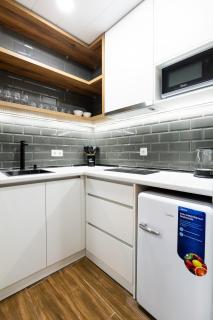 Tbilisi Treetop Treasure - Modern Studio - 2