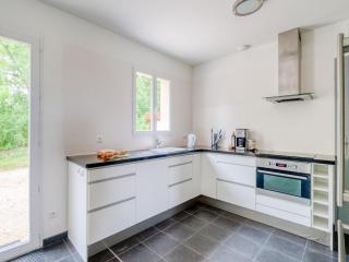 Villa in Aquitaine with Pool & BBQ - 7