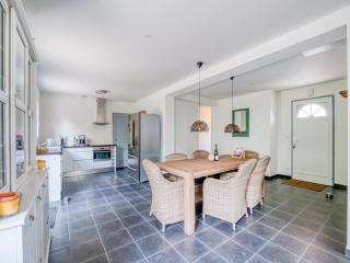 Villa in Aquitaine with Pool & BBQ - 8