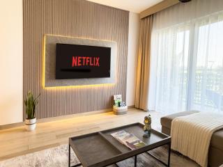 Luxury Stay 1BDR Apartment with Pool & Gym in Waters Edge - Abu Dhabi - 3