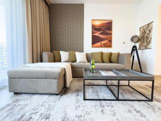 Luxury Stay 1BDR Apartment with Pool & Gym in Waters Edge - Abu Dhabi - 2