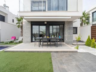Airy Villa near Golf & Dining - 3