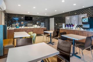 Clarion Pointe Indianapolis Airport - Plainfield - 1