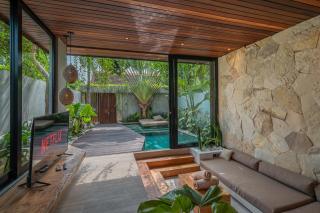Casa Luca, Chic 1BR Tropical Hideaway in Pererenan - 3
