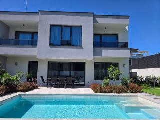 Villa Felicity, private pool with heating and salt water - 0