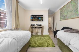 Leyton 1BR Flat Near Tube, 247 Gym, Tennis Court - 3