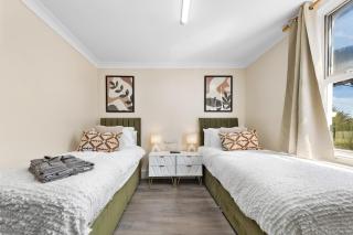 Leyton 1BR Flat Near Tube, 247 Gym, Tennis Court - 1