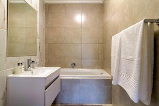 #AlimamaSpaces Thando's Waterfalls Villa - Midrand - 5
