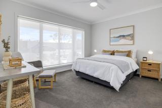 Main Beach House - Coastal Family Holiday Home - 9