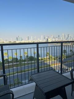 2BR Apartment with full sea view & Burj Khalifa - 9