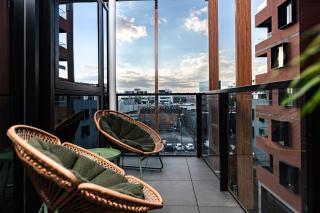 Luxury City Edge Living - Pool and Free Parking - 9