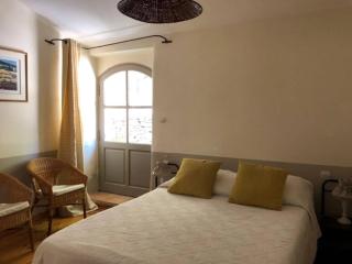 Holiday Home in Lacoste with Pool - Lacoste - 3